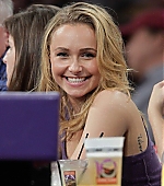 74755_Hayden_Panettiere_at_Lakers_Game_2_122_842lo.jpg