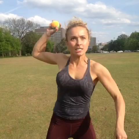 Hayden_Panettiere_Playing_Catch_8.jpg