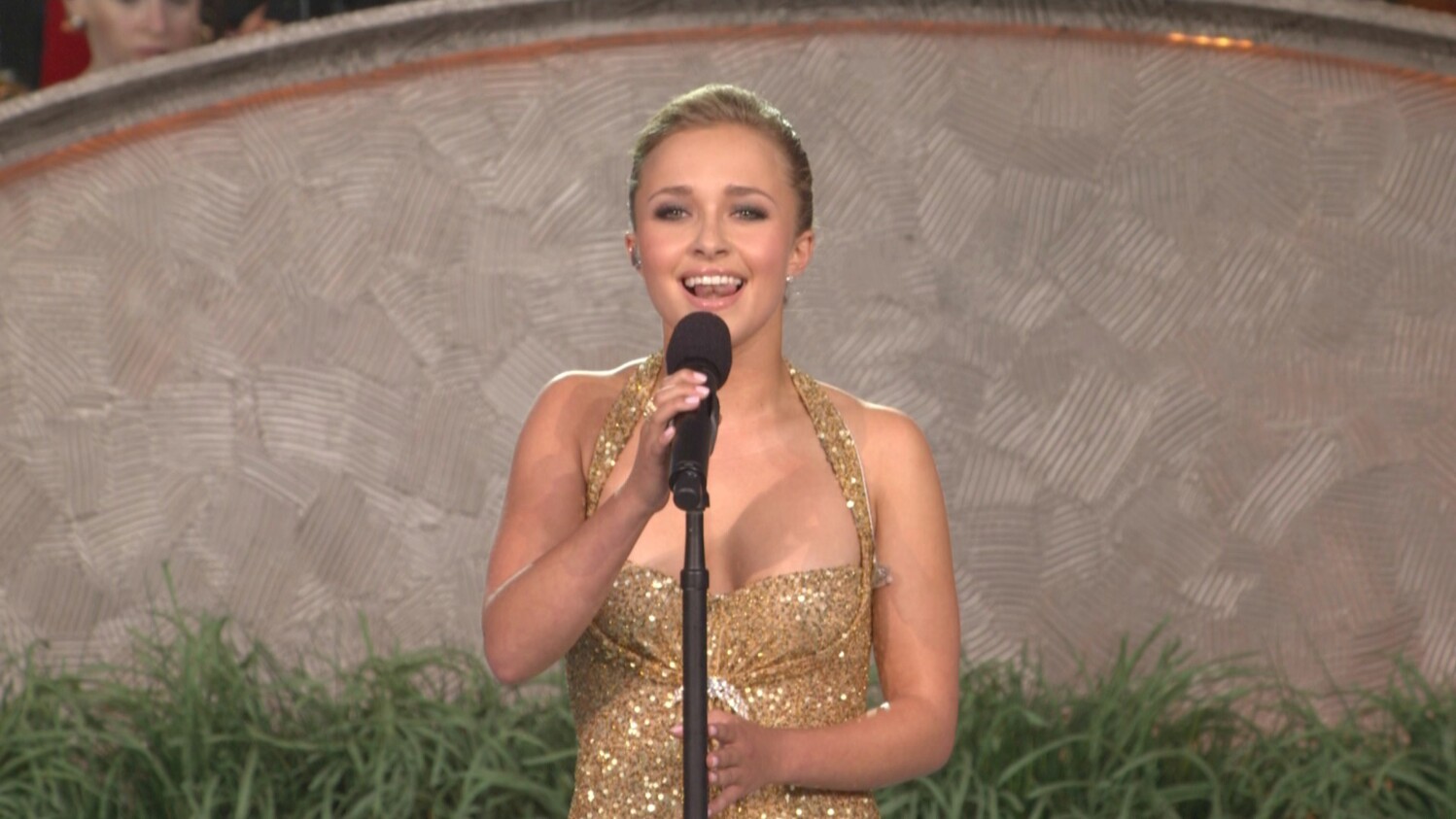 HaydenPanettiere_ACapitolFourth_2007-07-04_HDTV_005.jpg