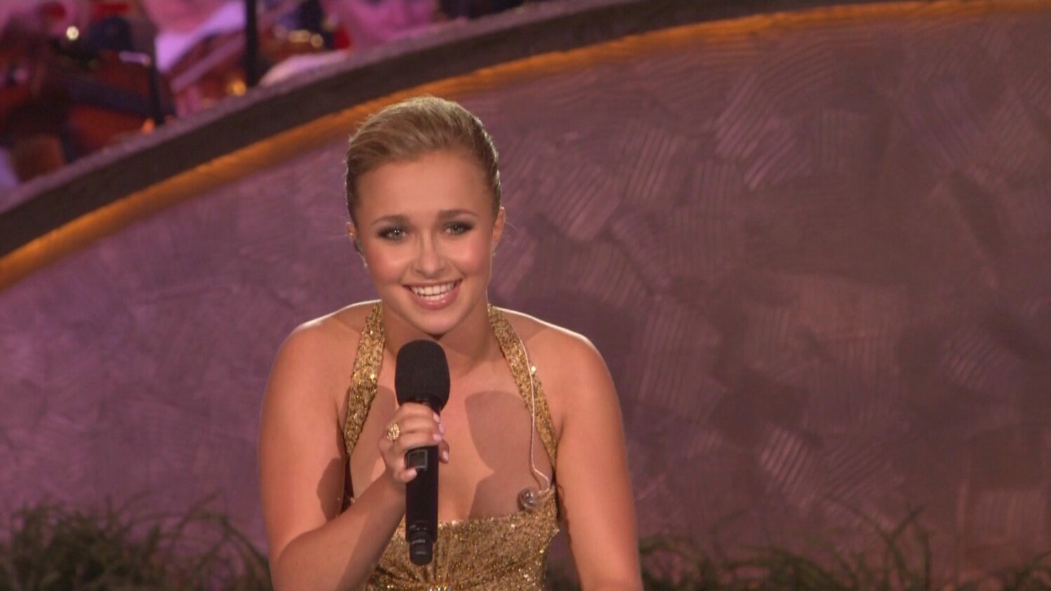 HaydenPanettiere_ACapitolFourth_2007-07-04_HDTV_031.jpg