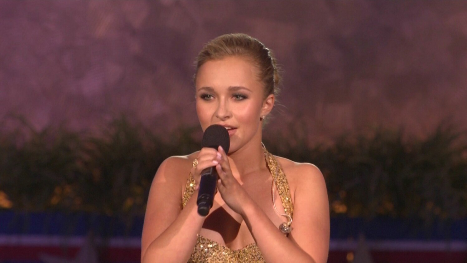 HaydenPanettiere_ACapitolFourth_2007-07-04_HDTV_035.jpg