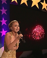 HaydenPanettiere_ACapitolFourth_2007-07-04_HDTV_020.jpg