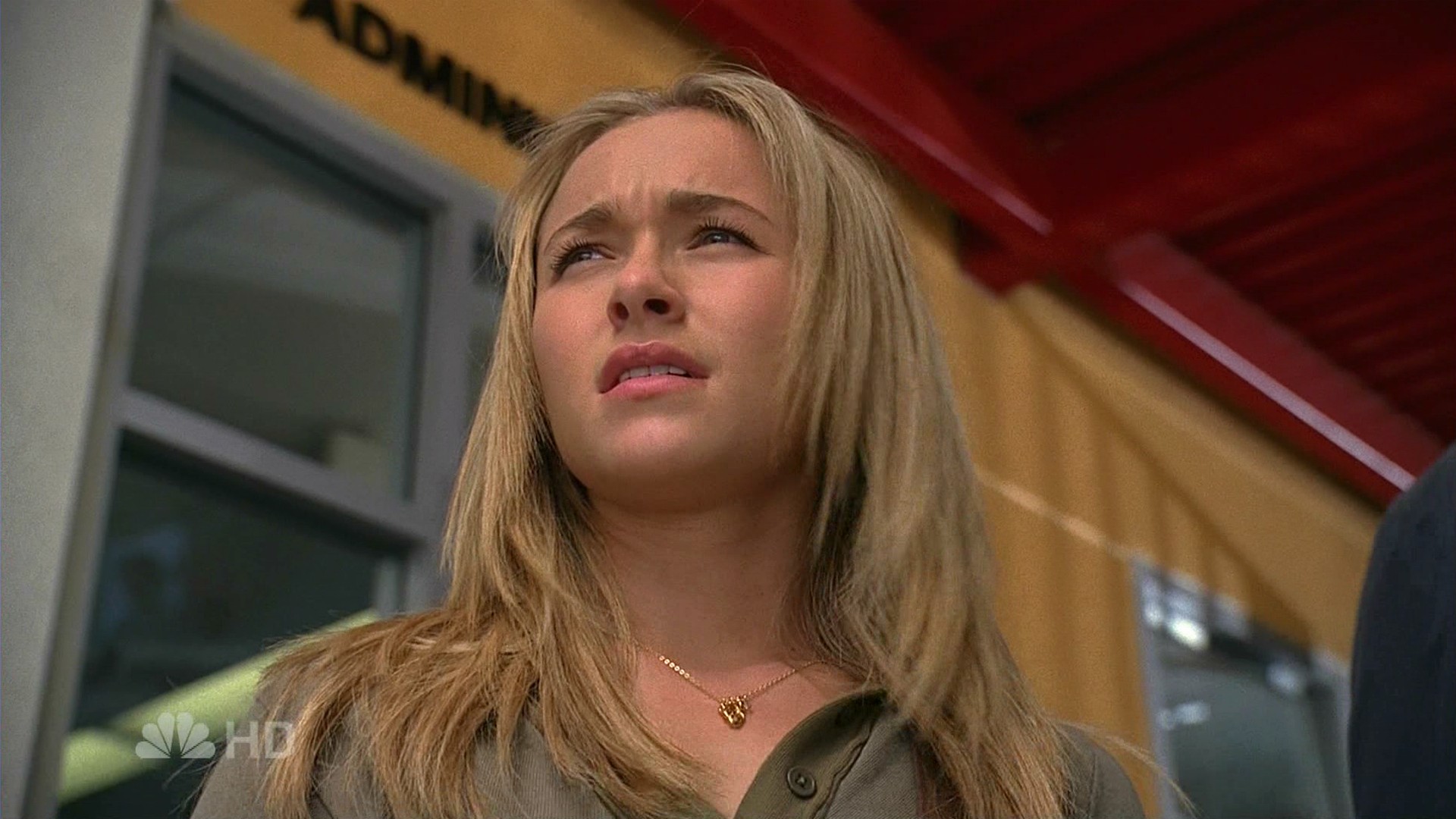 HaydenPanettiere_Heroes_S02E01_HDTV_001.jpg