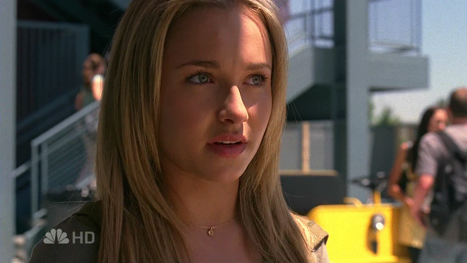 HaydenPanettiere_Heroes_S02E01_HDTV_006.jpg