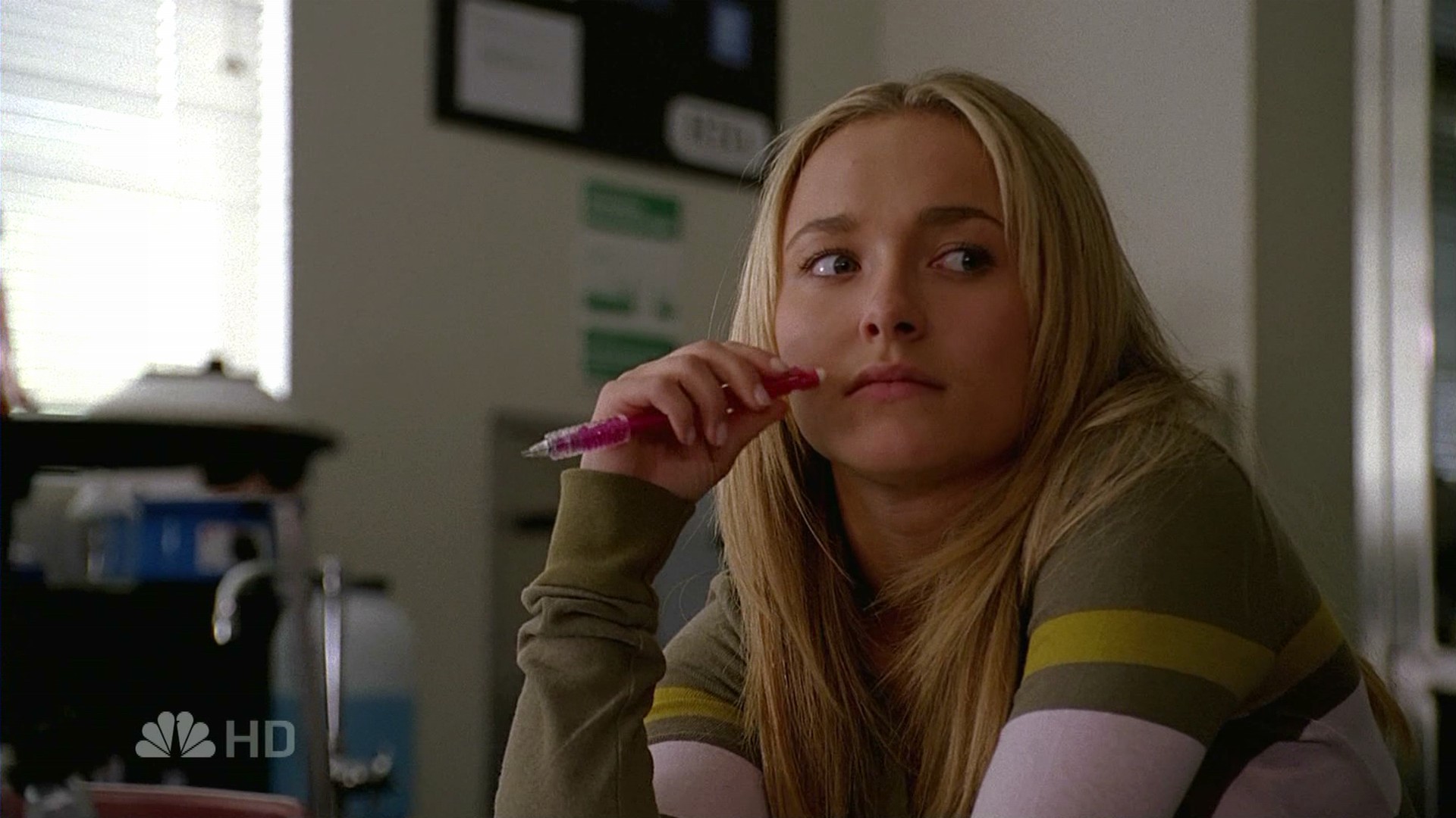 HaydenPanettiere_Heroes_S02E01_HDTV_020.jpg