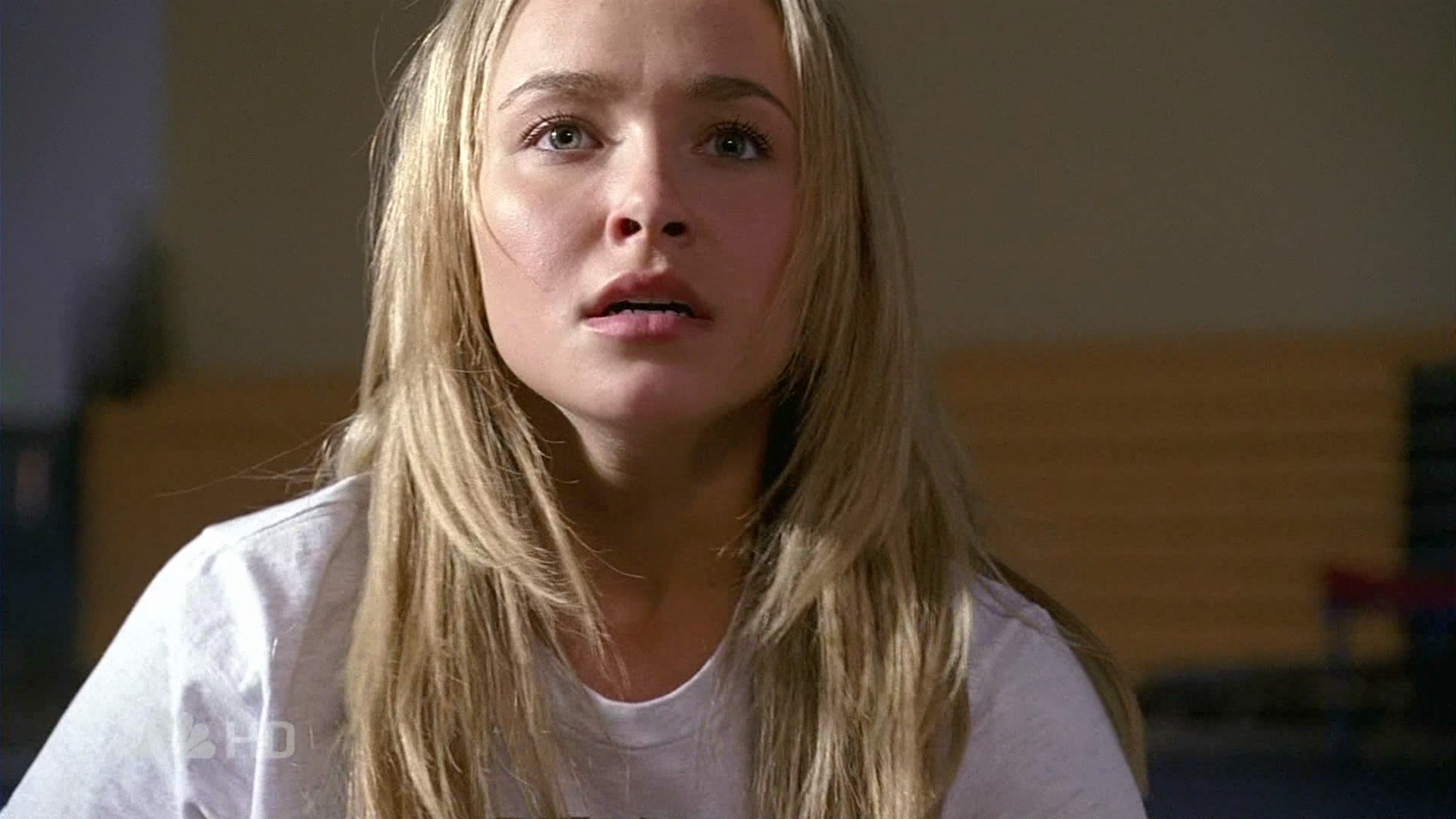 HaydenPanettiere_Heroes_S02E01_HDTV_054.jpg