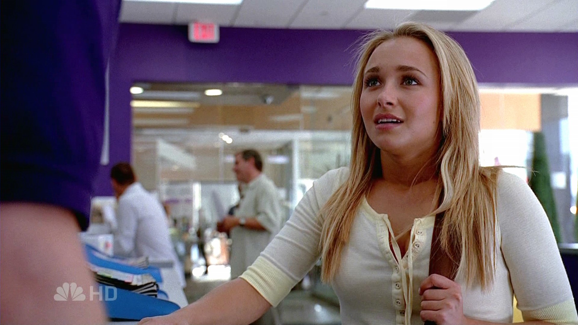 HaydenPanettiere_Heroes_S02E02_HDTV_037.jpg