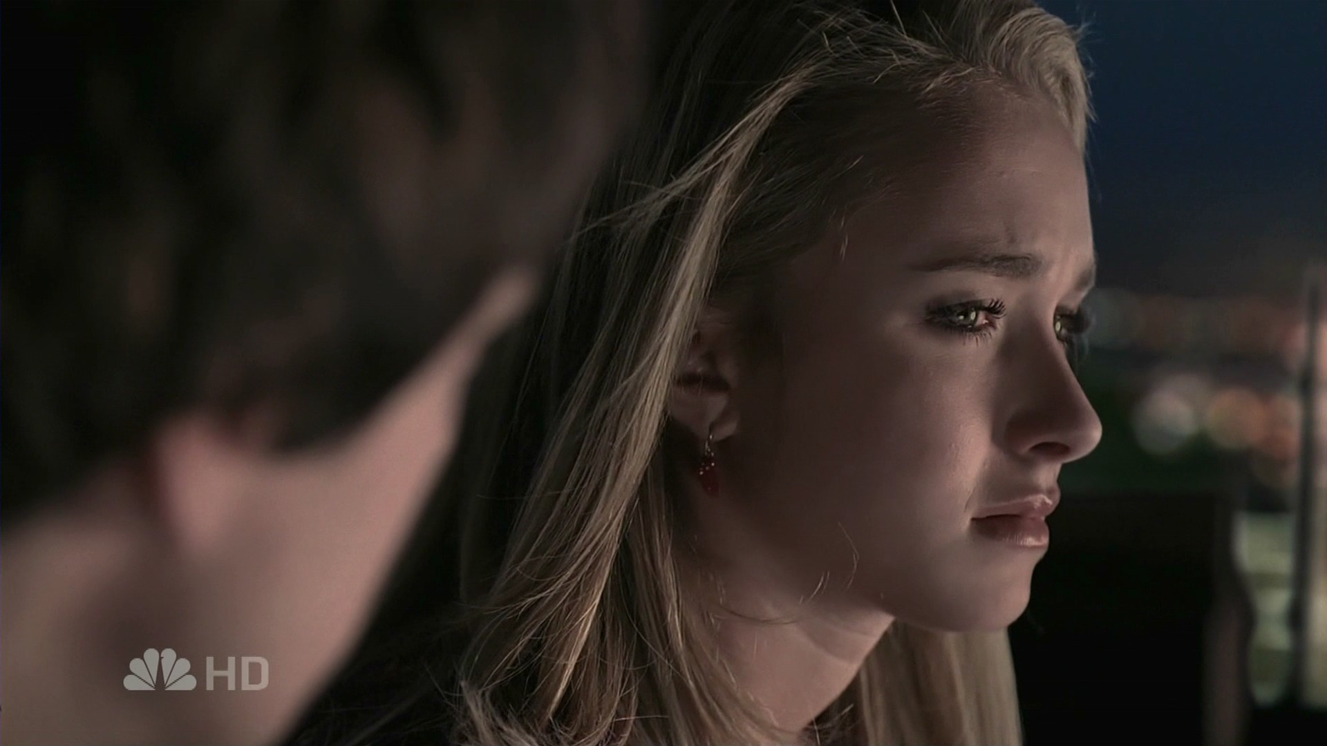 HaydenPanettiere_Heroes_S02E04_HDTV_039.jpg
