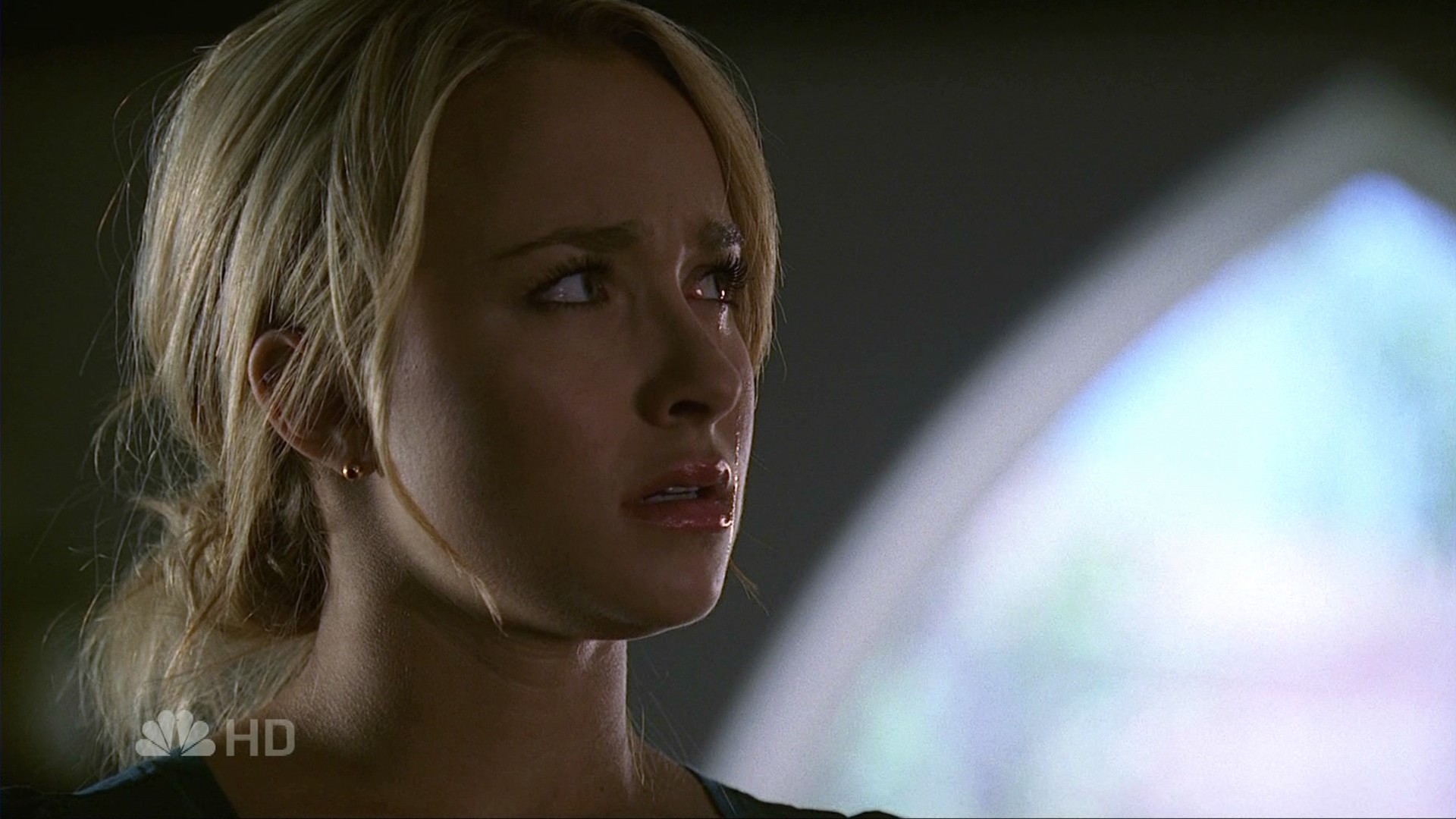 HaydenPanettiere_Heroes_S02E10_HDTV_006.jpg