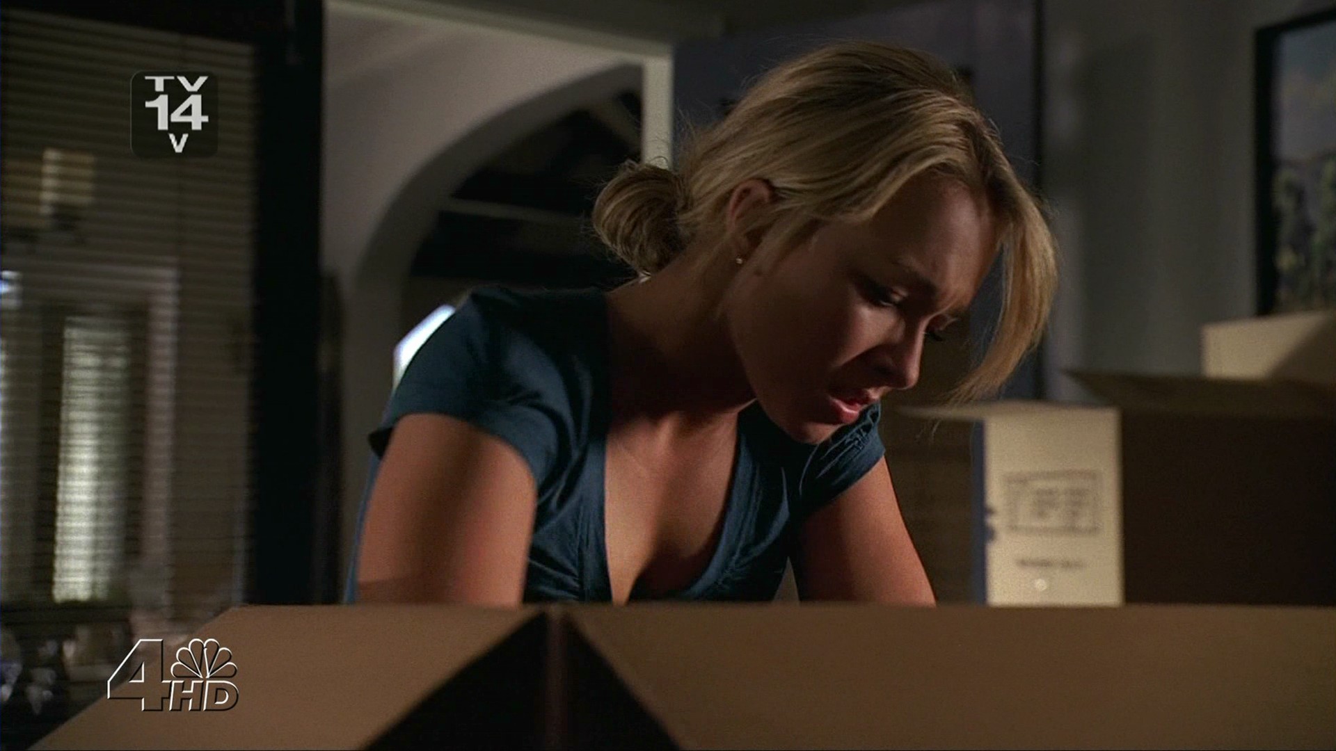 HaydenPanettiere_Heroes_S02E10_HDTV_008.jpg