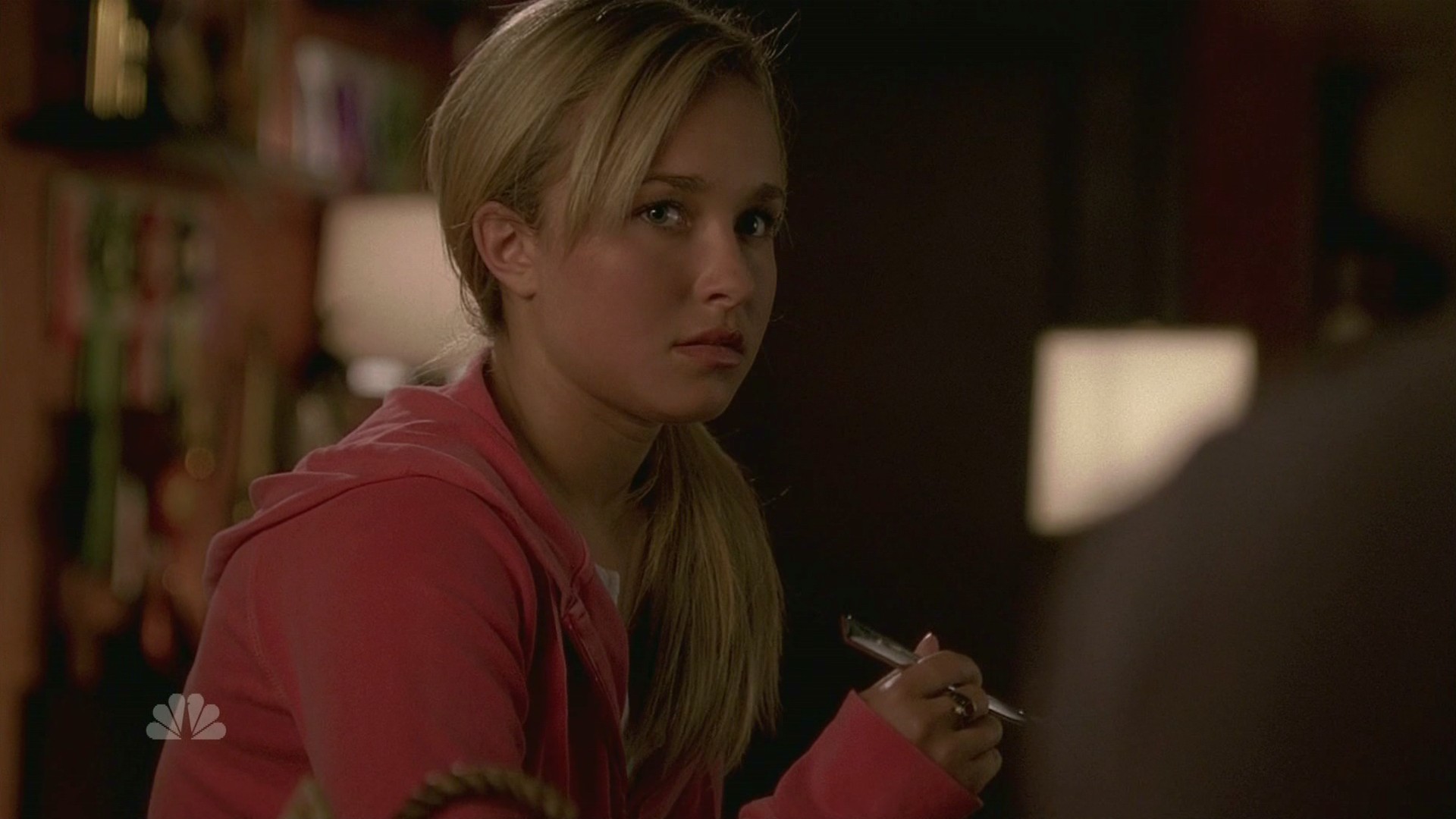 HaydenPanettiere_Heroes_S01E01_HDTV_023.jpg