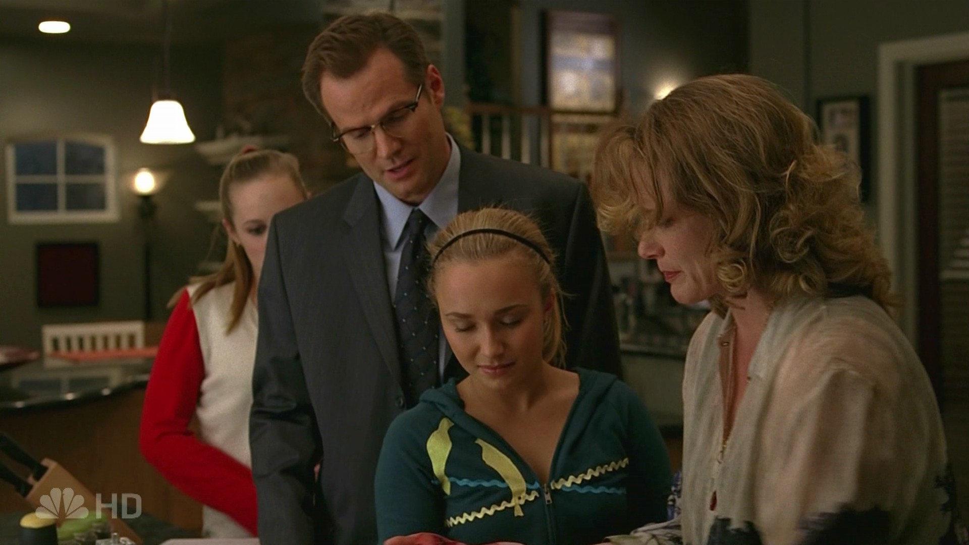 HaydenPanettiere_Heroes_S01E10_HDTV_008.jpg