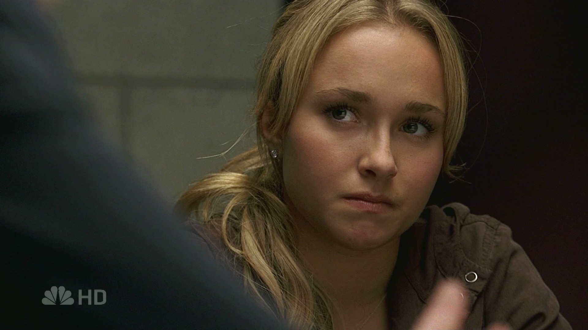 HaydenPanettiere_Heroes_S01E11_HDTV_007.jpg