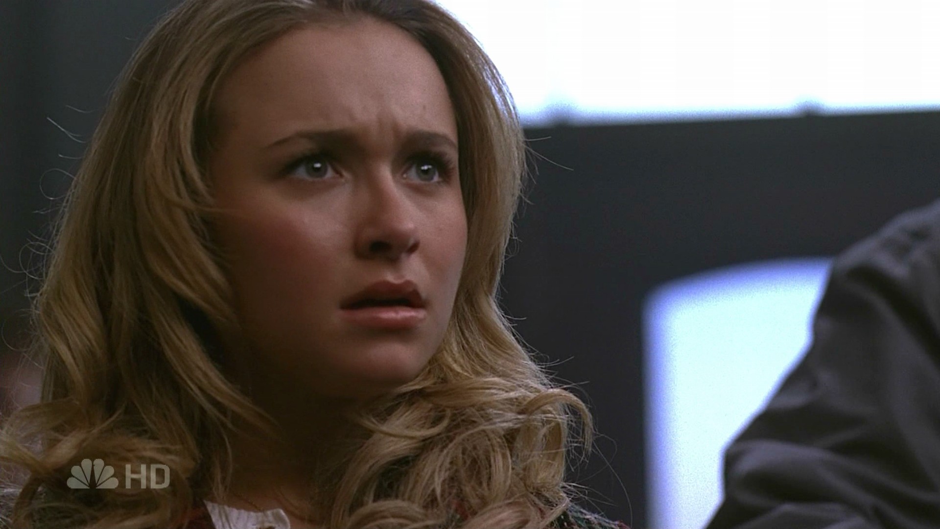 HaydenPanettiere_Heroes_S01E17_HDTV_015.jpg