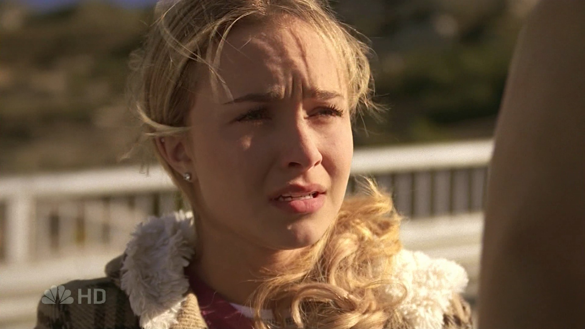 HaydenPanettiere_Heroes_S01E17_HDTV_088.jpg