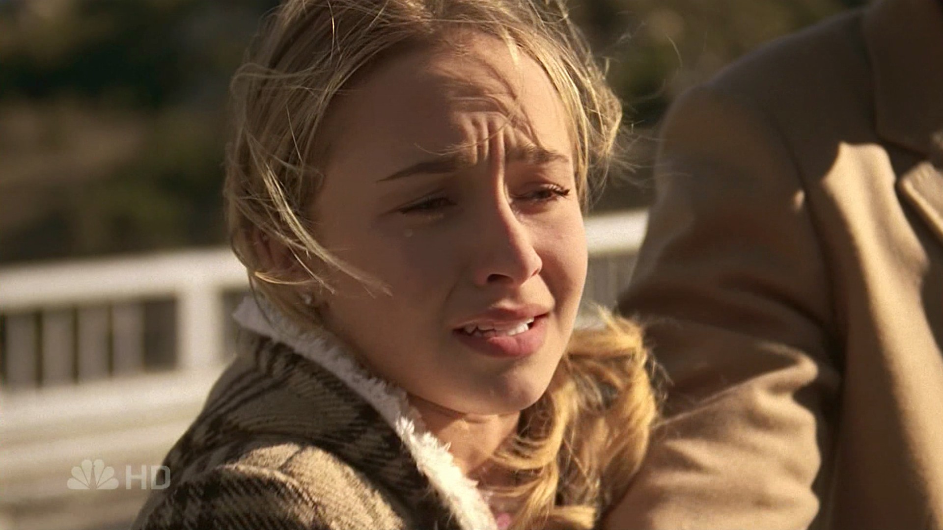HaydenPanettiere_Heroes_S01E17_HDTV_095.jpg