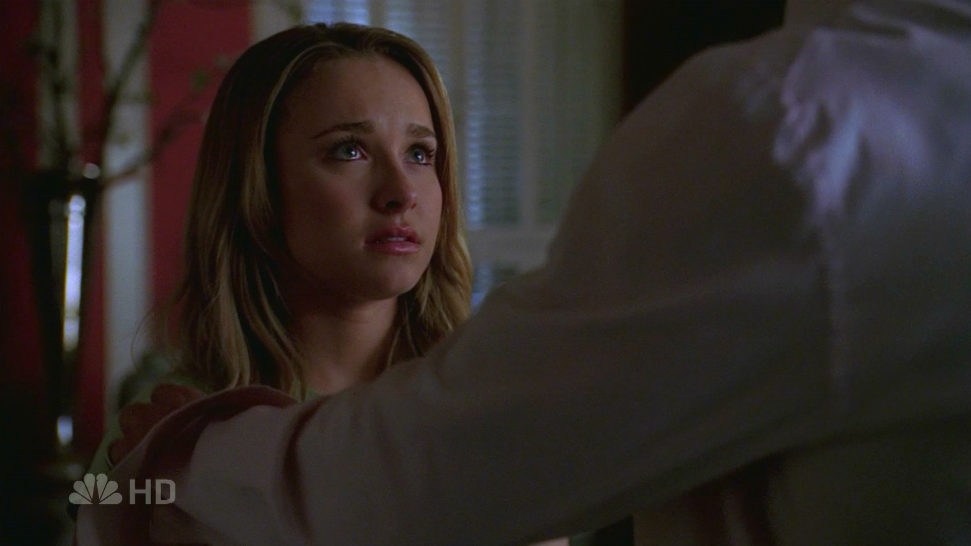 HaydenPanettiere_Heroes_S01E19_HDTV_037.jpg