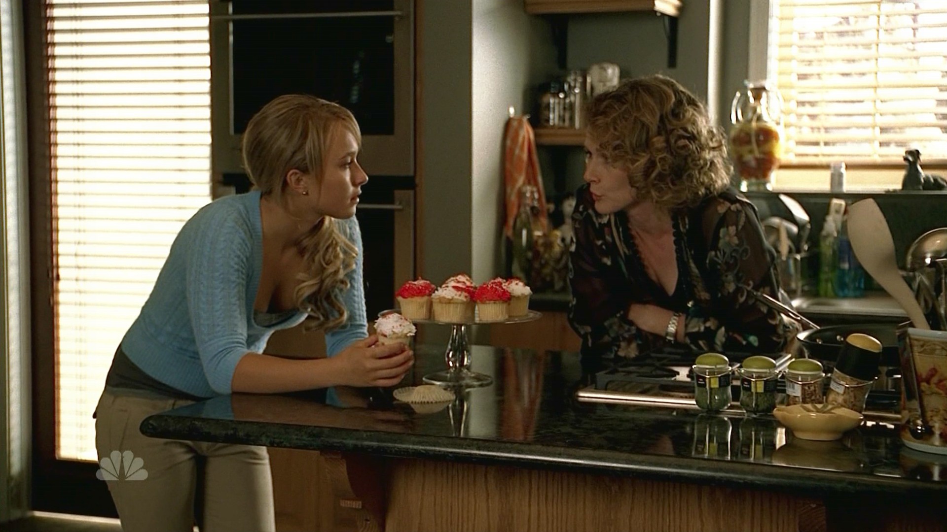 HaydenPanettiere_Heroes_S01E06_HDTV_035.jpg HaydenPanettiere_Heroes_S01E06_HDTV_035.jpg