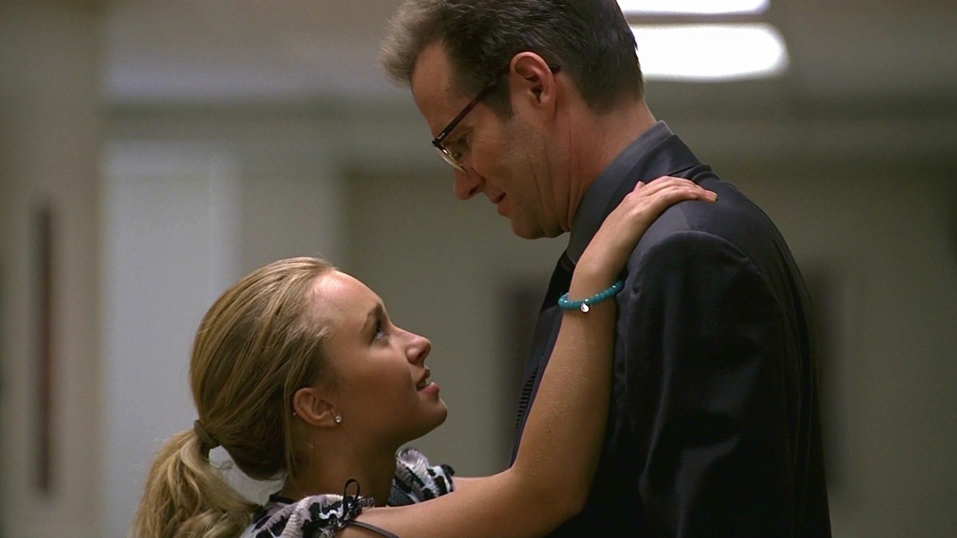 HaydenPanettiere_Heroes_S01E08_HDTV_002.jpg HaydenPanettiere_Heroes_S01E08_HDTV_002.jpg