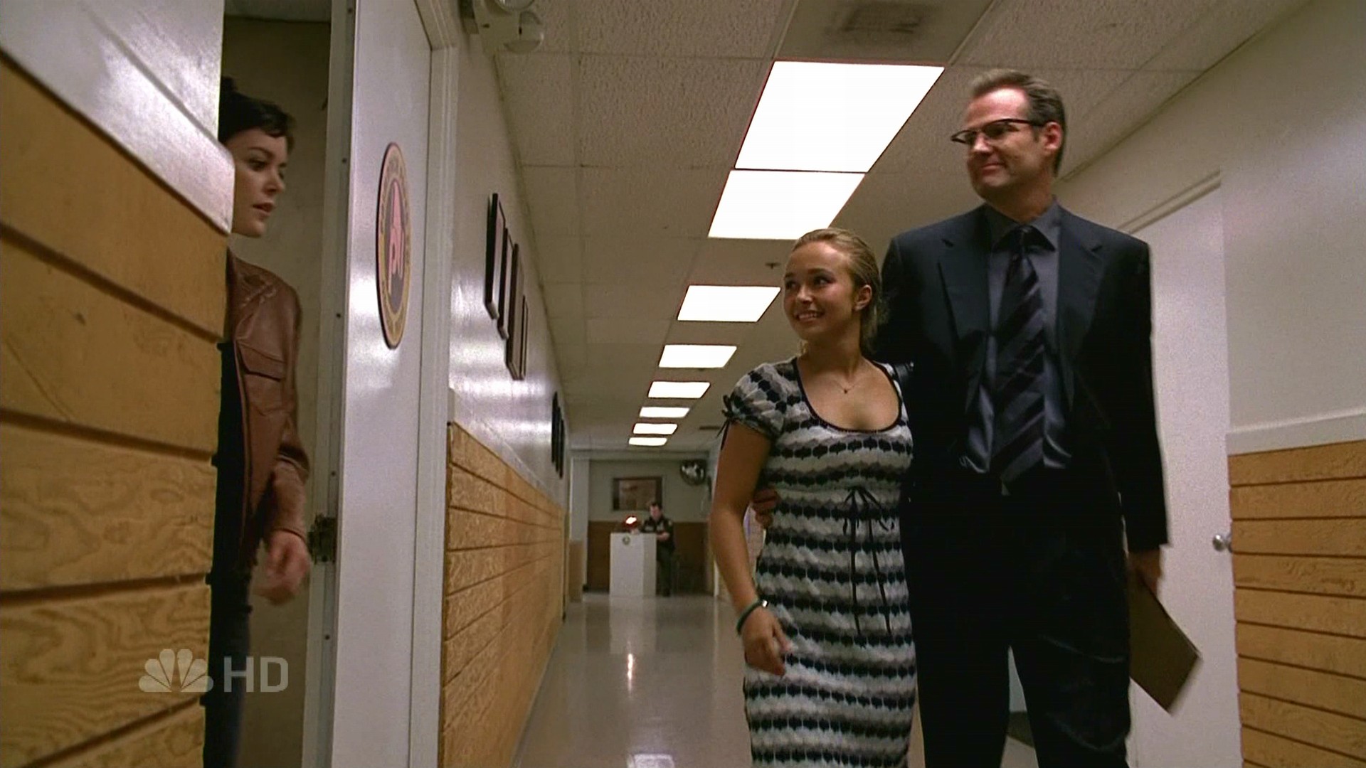 HaydenPanettiere_Heroes_S01E08_HDTV_008.jpg HaydenPanettiere_Heroes_S01E08_HDTV_008.jpg