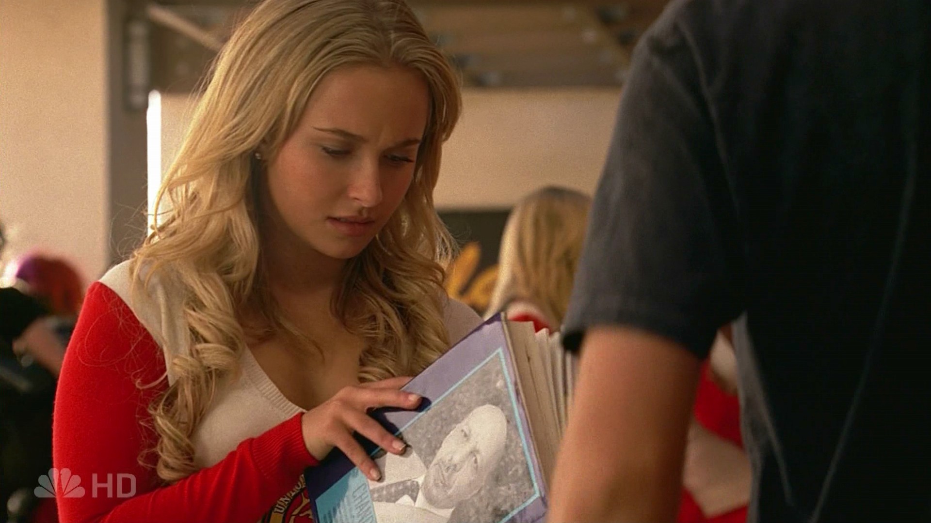 HaydenPanettiere_Heroes_S01E09_HDTV_023.jpg
