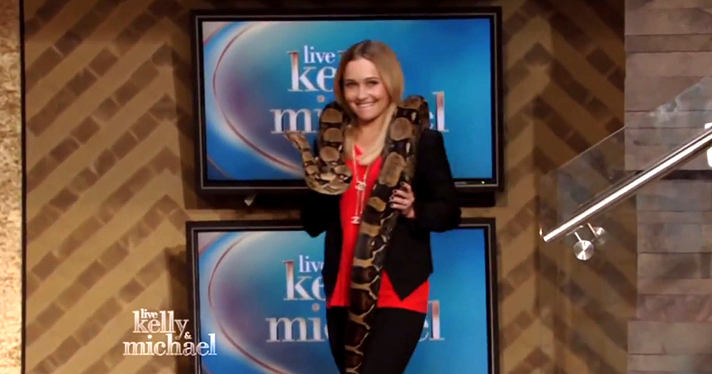haydenpanettiere_snake_0024.jpg
