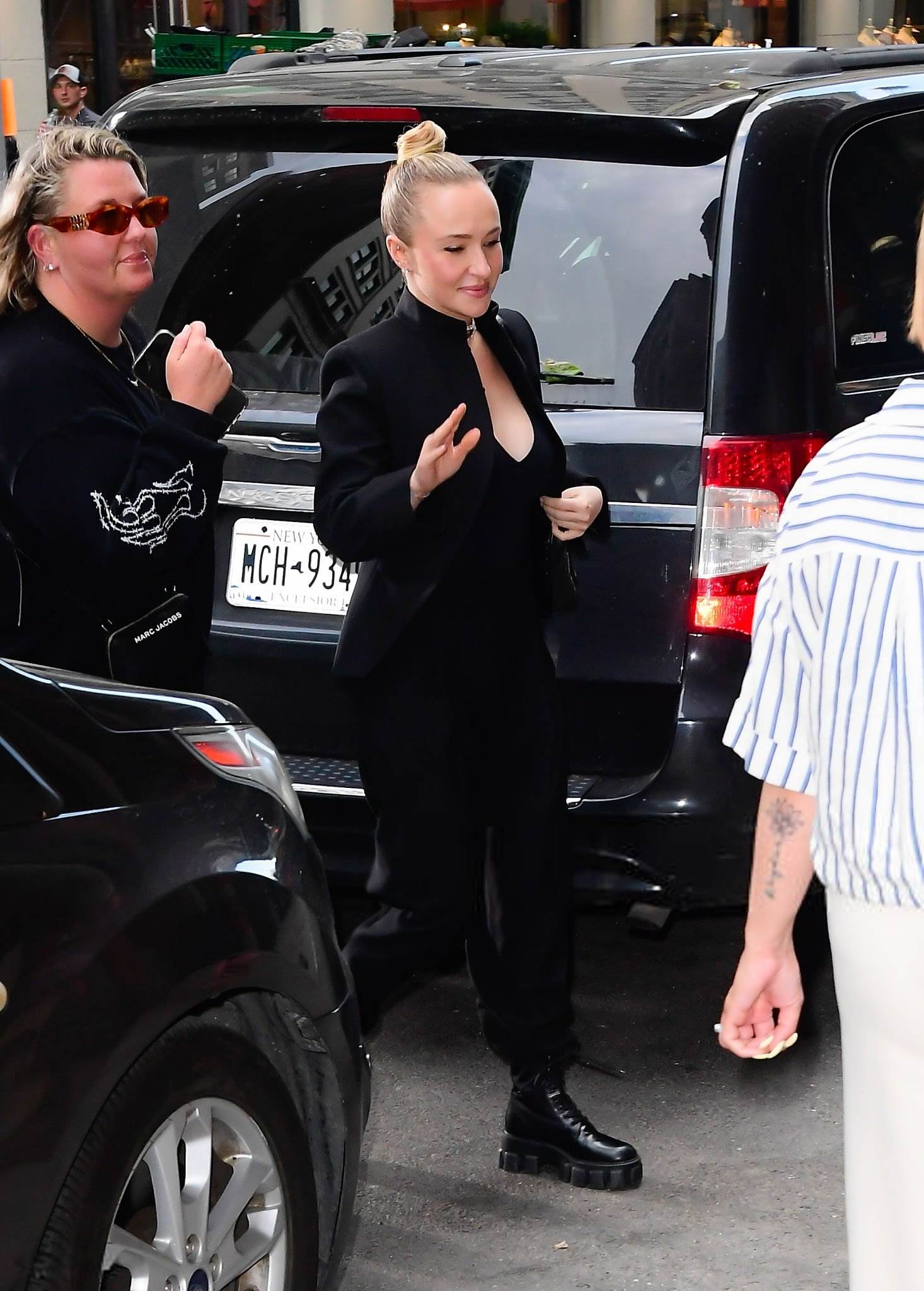 haydenpanettieresource_arrivingbooksigning_281829.jpg haydenpanettieresource_arrivingbooksigning_281829.jpg