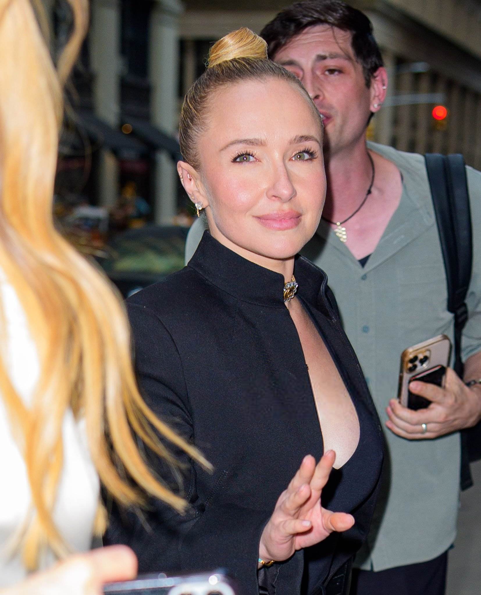 haydenpanettieresource_arrivingbooksigning_282029.jpg