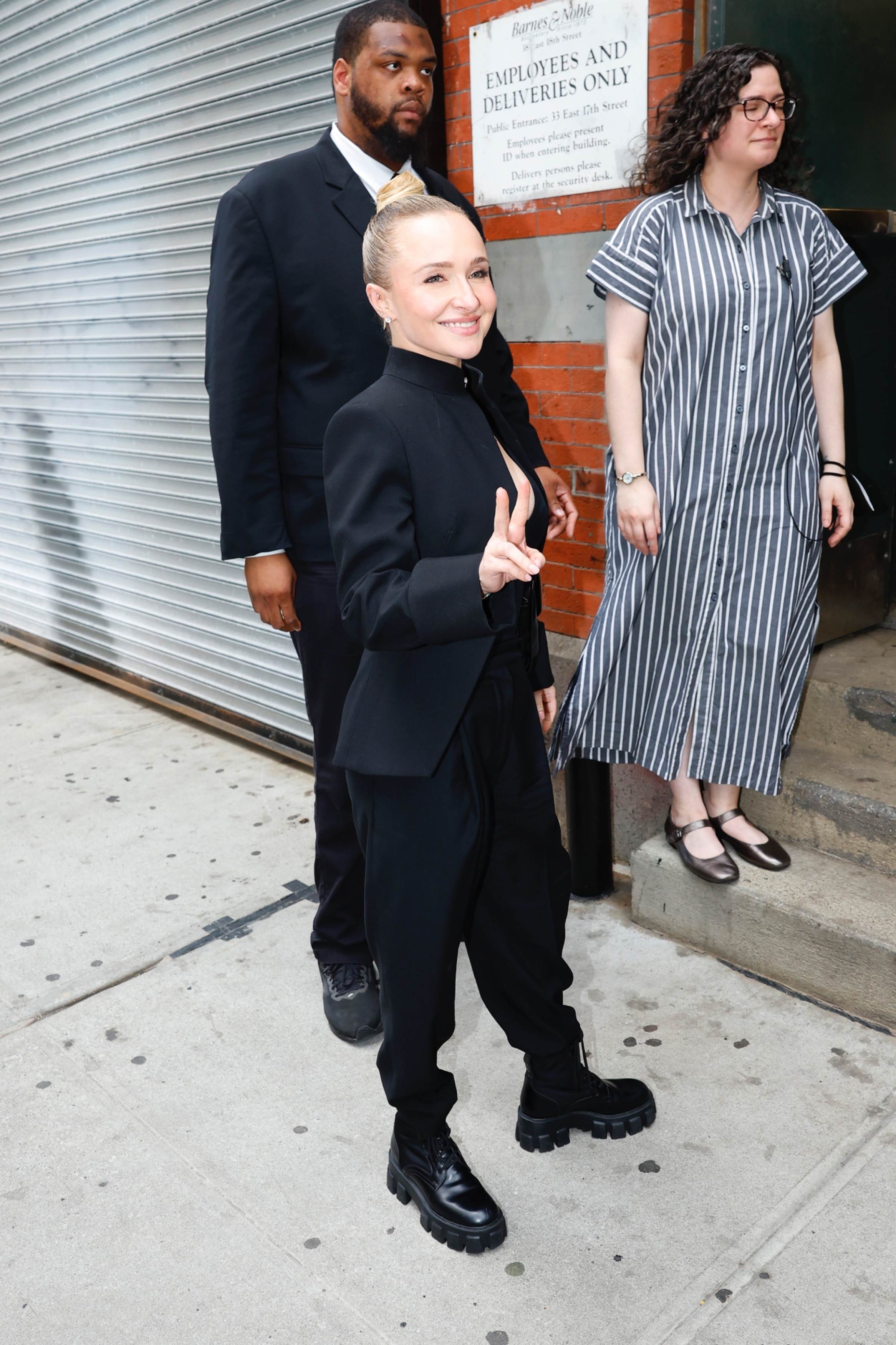 haydenpanettieresource_arrivingbooksigning_282929.jpg haydenpanettieresource_arrivingbooksigning_282929.jpg