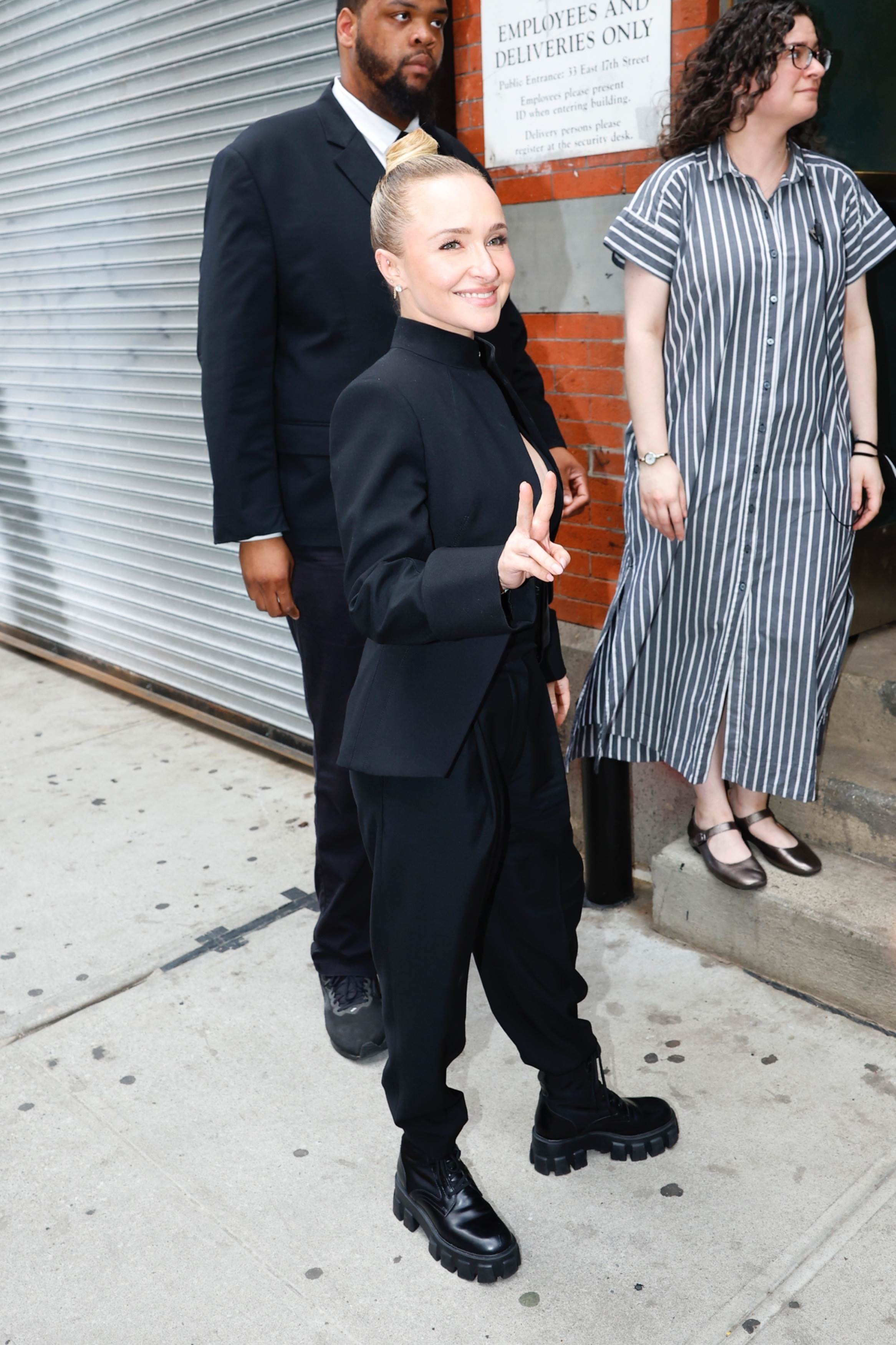 haydenpanettieresource_arrivingbooksigning_283129.jpg haydenpanettieresource_arrivingbooksigning_283129.jpg