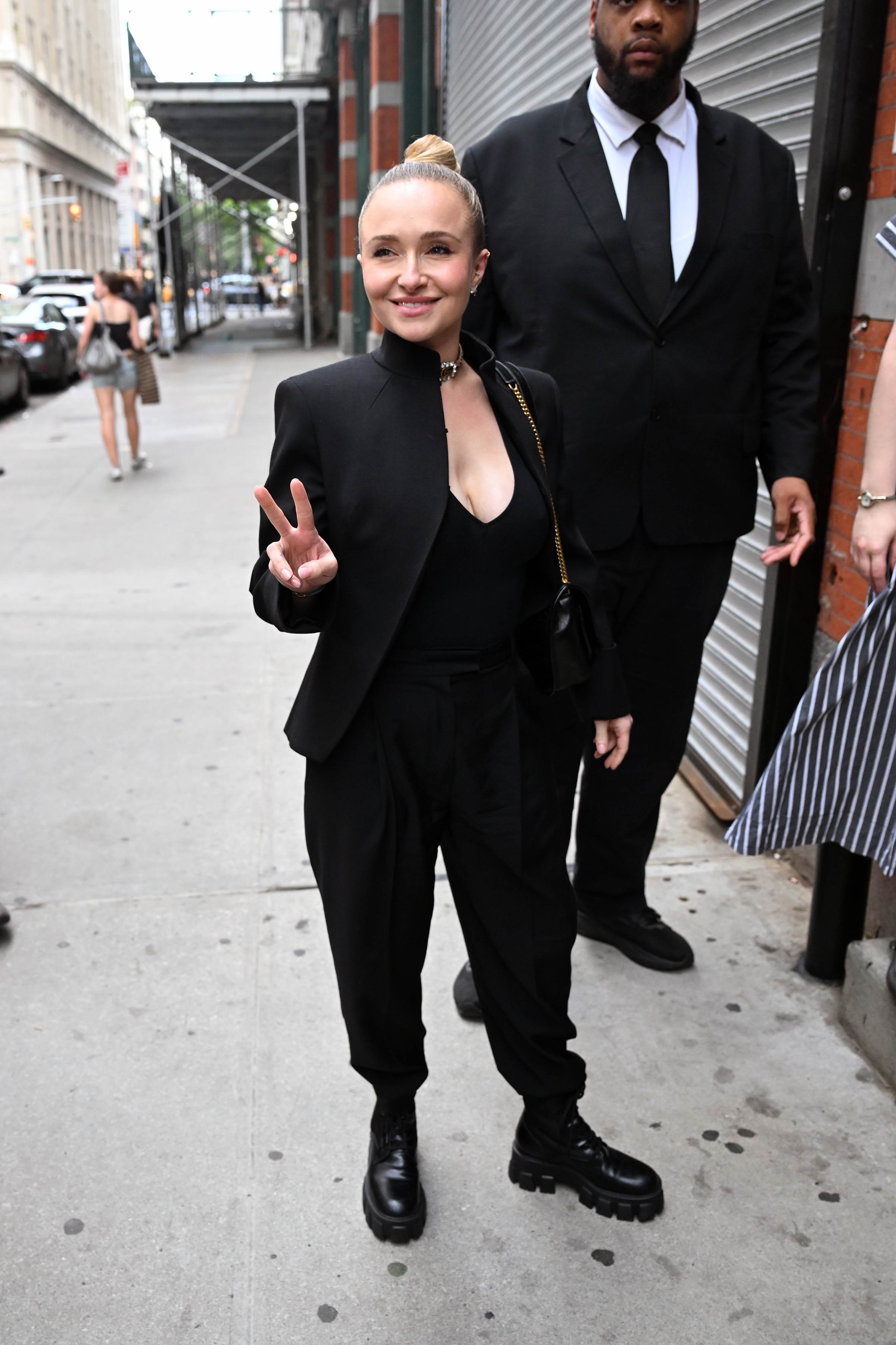 haydenpanettieresource_arrivingbooksigning_283229.jpg haydenpanettieresource_arrivingbooksigning_283229.jpg
