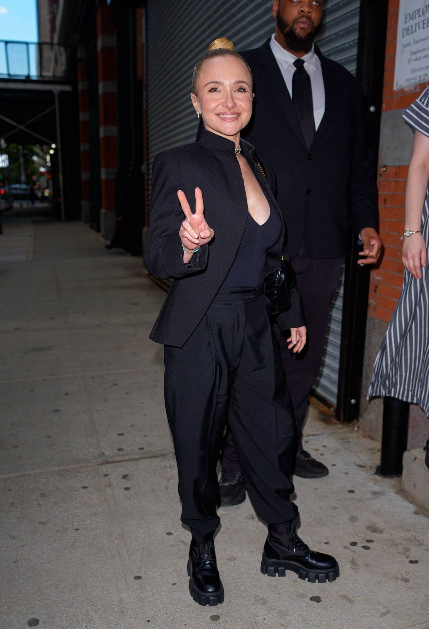 haydenpanettieresource_arrivingbooksigning_28829.jpg haydenpanettieresource_arrivingbooksigning_28829.jpg