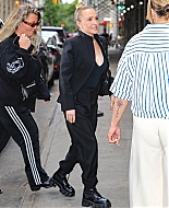 haydenpanettieresource_arrivingbooksigning_28229.jpg