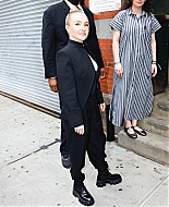 haydenpanettieresource_arrivingbooksigning_282329.jpg