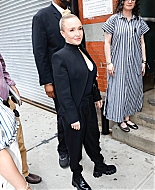haydenpanettieresource_arrivingbooksigning_282429.jpg