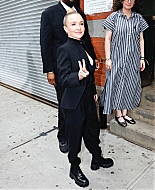 haydenpanettieresource_arrivingbooksigning_282829.jpg