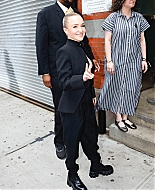 haydenpanettieresource_arrivingbooksigning_282929.jpg