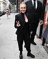 haydenpanettieresource_arrivingbooksigning_283629.jpg