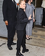 haydenpanettieresource_arrivingbooksigning_28529.jpg