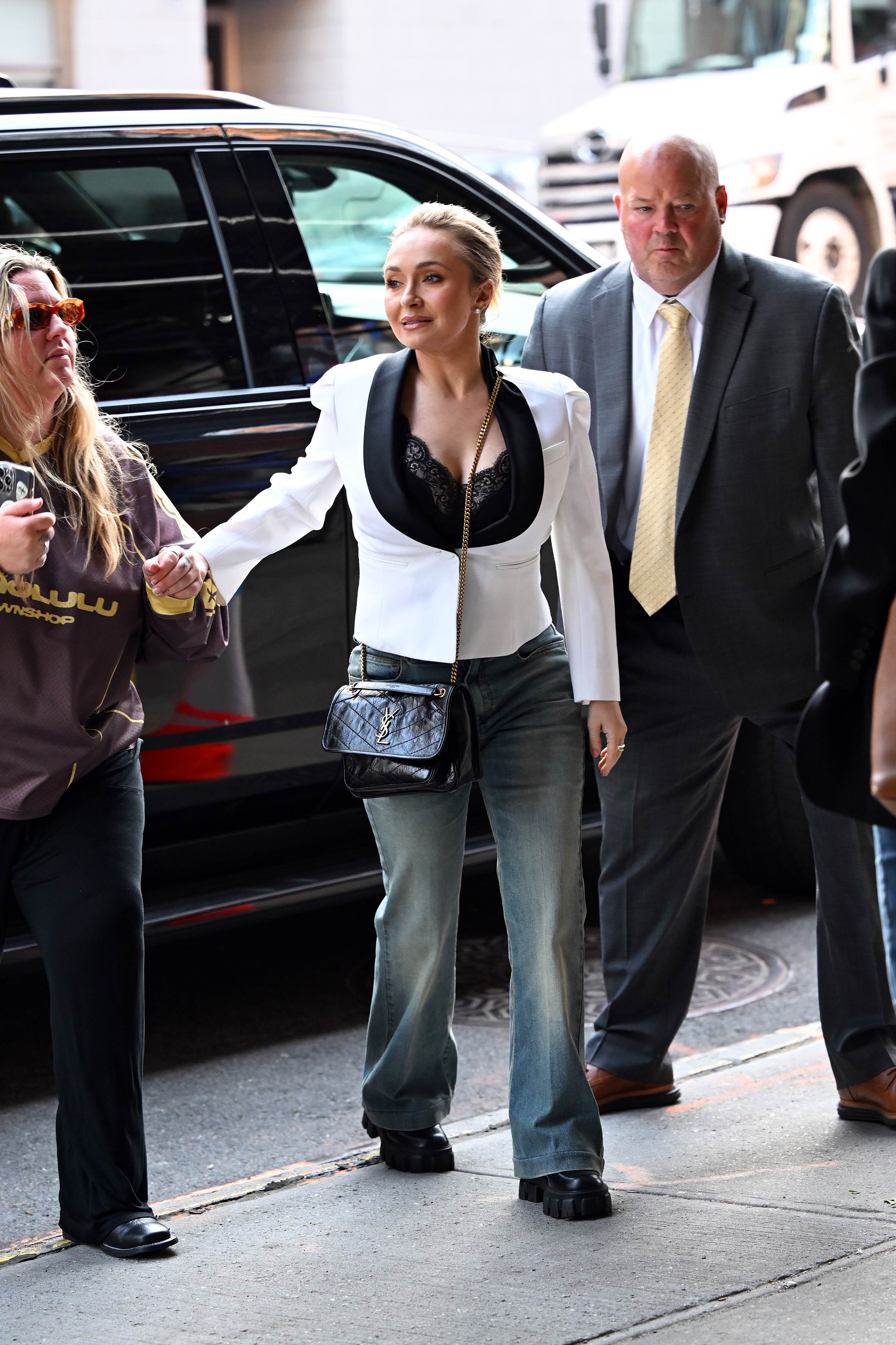 haydenpanettieresource_cbsmorning_outside_281229.jpg
