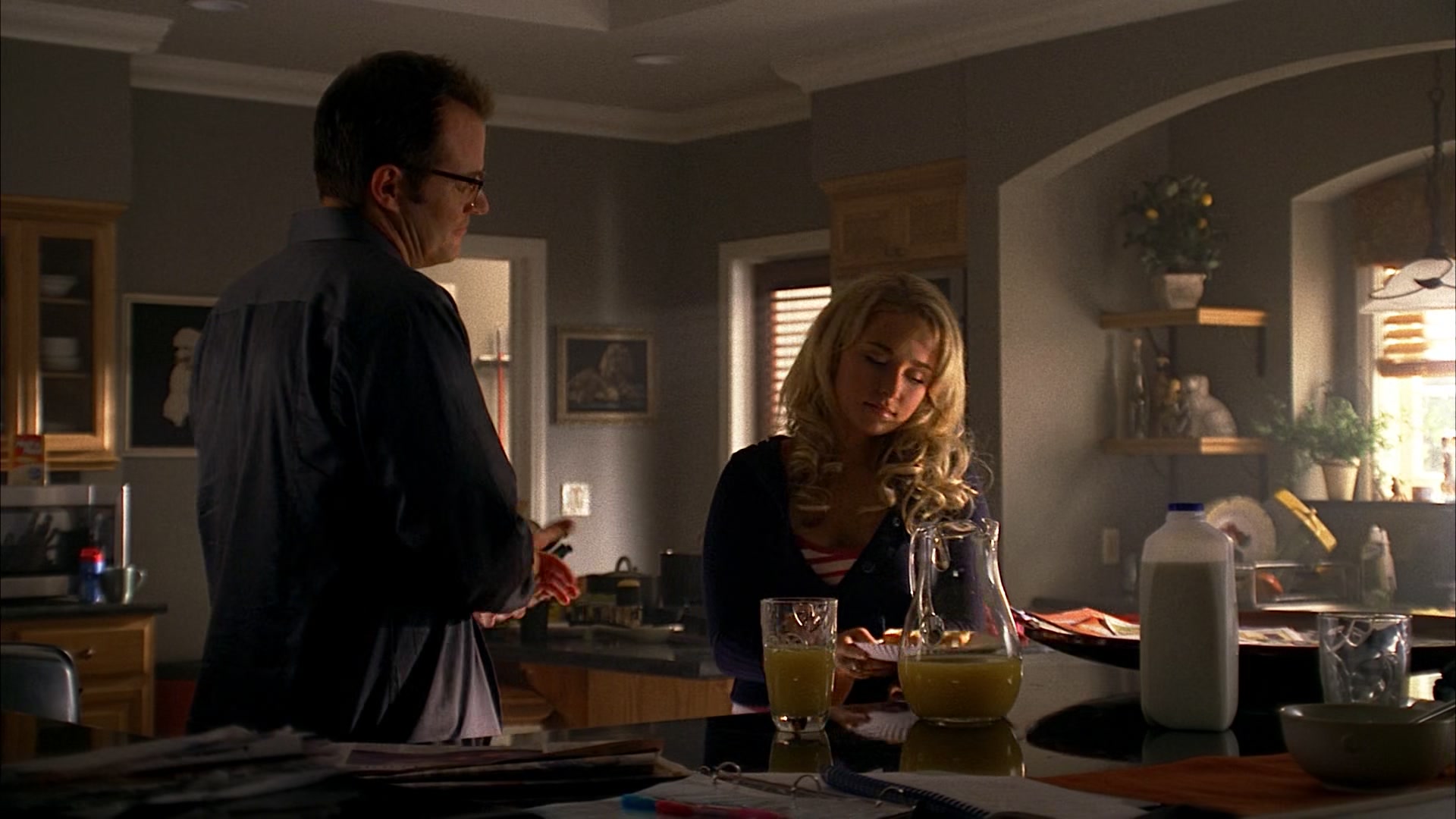 Heroes_S01E02_DontLookBack_1080p_BluRay_HPS_000593.jpg