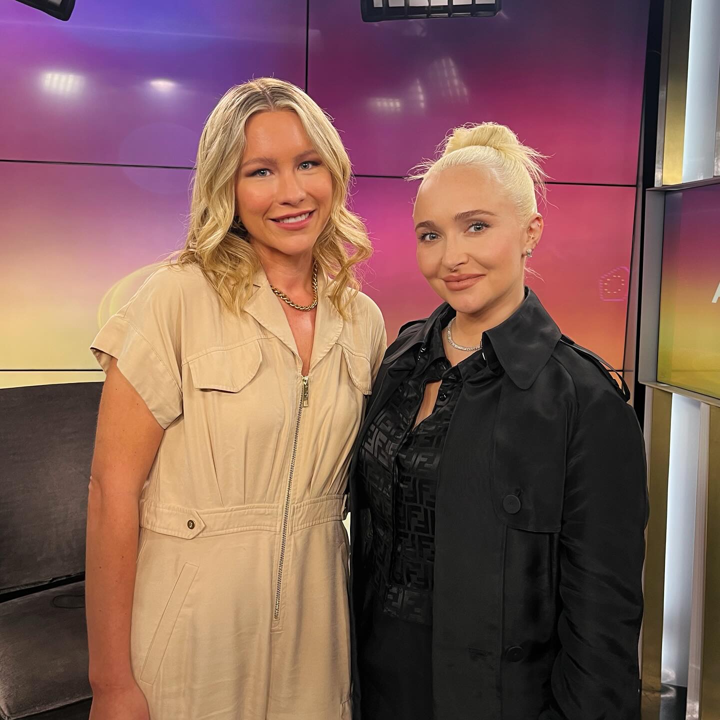 Access Hollywood [@swaiminwonderland]
