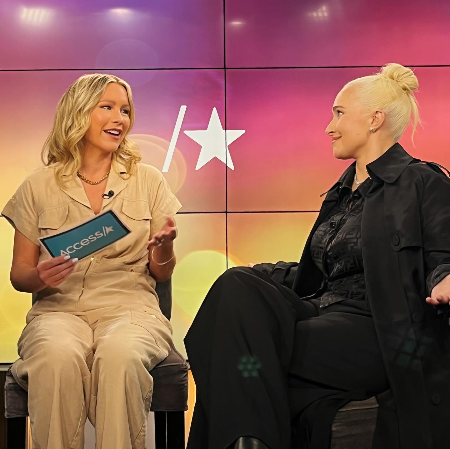 Access Hollywood [@swaiminwonderland]
