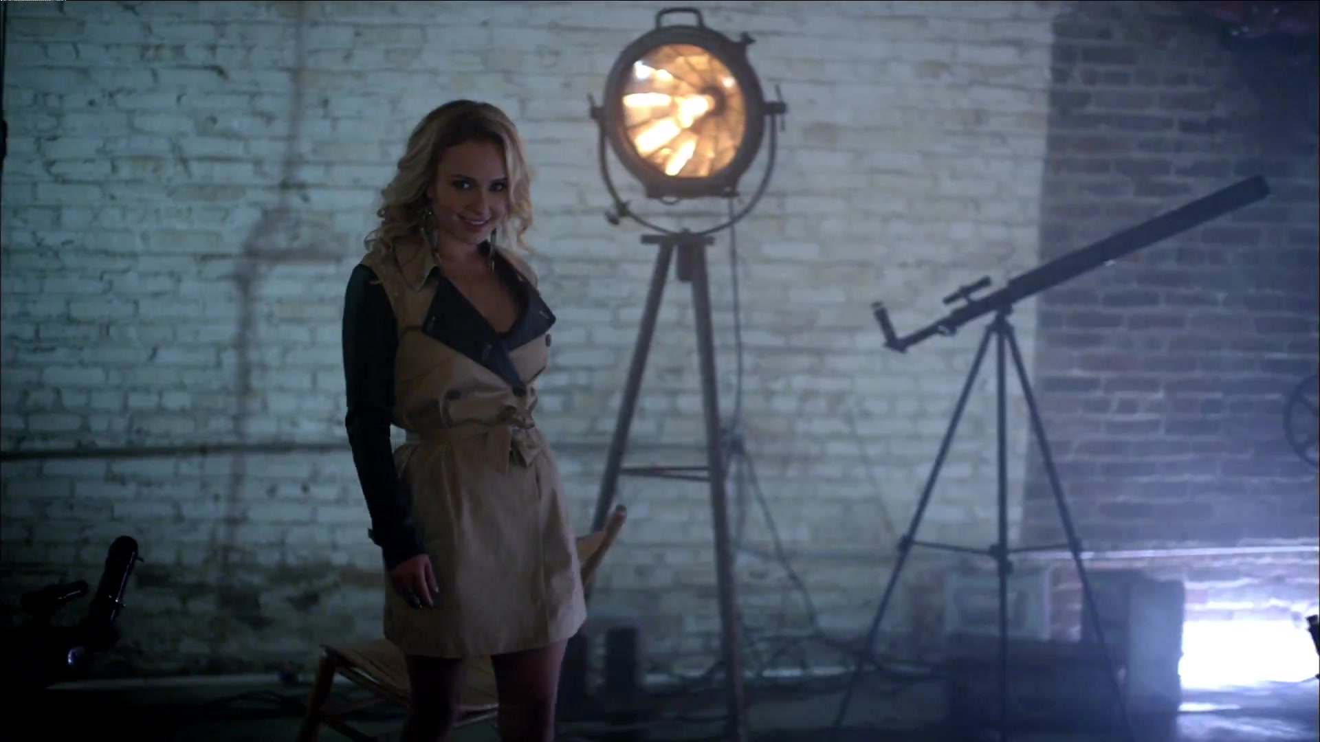 HaydenPanettiere_Telescope_MusicVideo_012.jpg