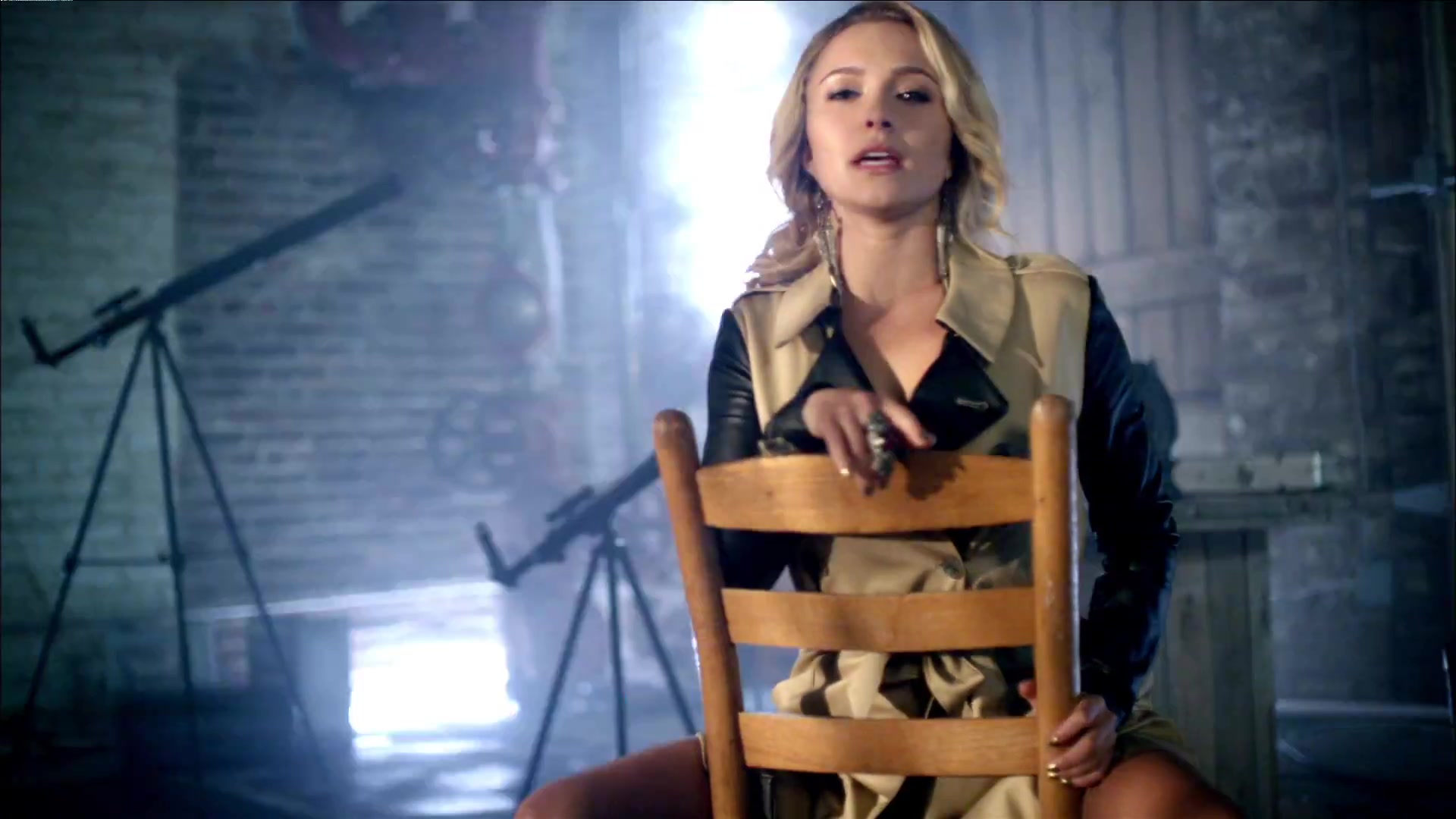 HaydenPanettiere_Telescope_MusicVideo_038.jpg