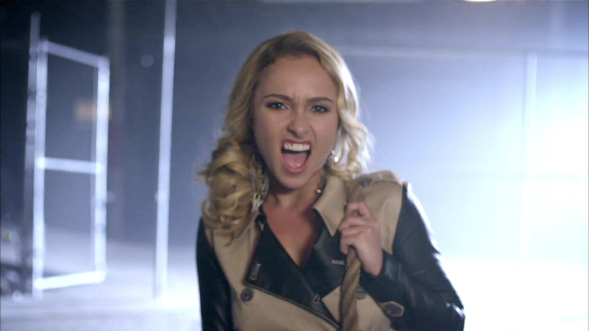HaydenPanettiere_Telescope_MusicVideo_115.jpg