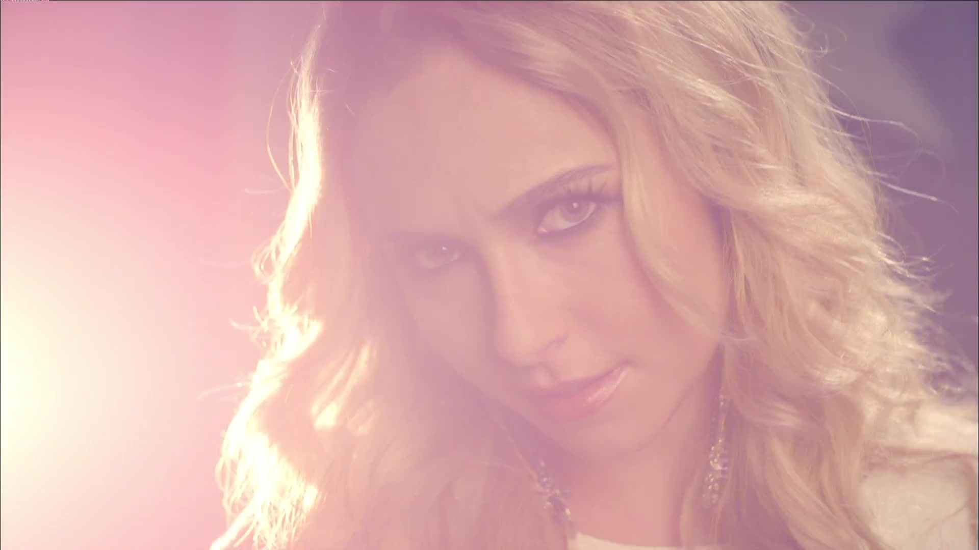 HaydenPanettiere_Telescope_MusicVideo_360.jpg