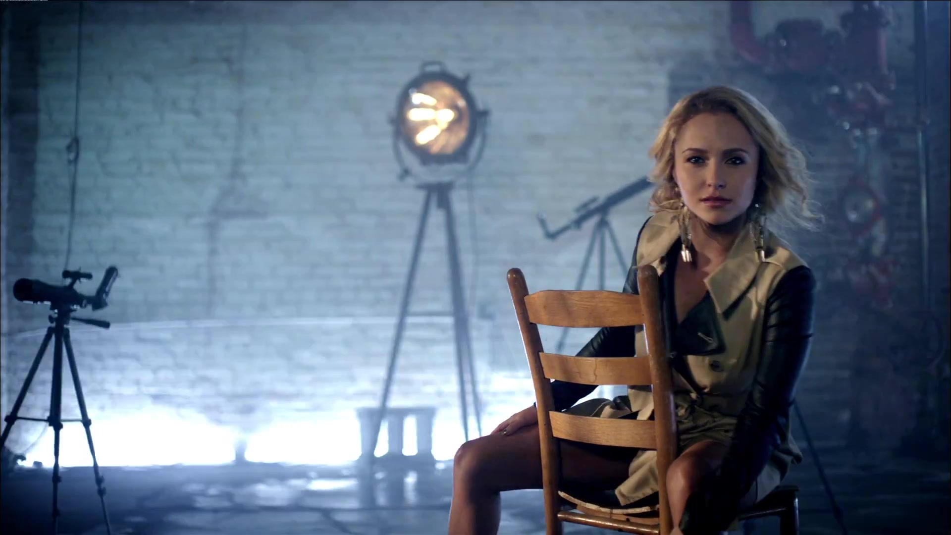 HaydenPanettiere_Telescope_MusicVideo_379.jpg