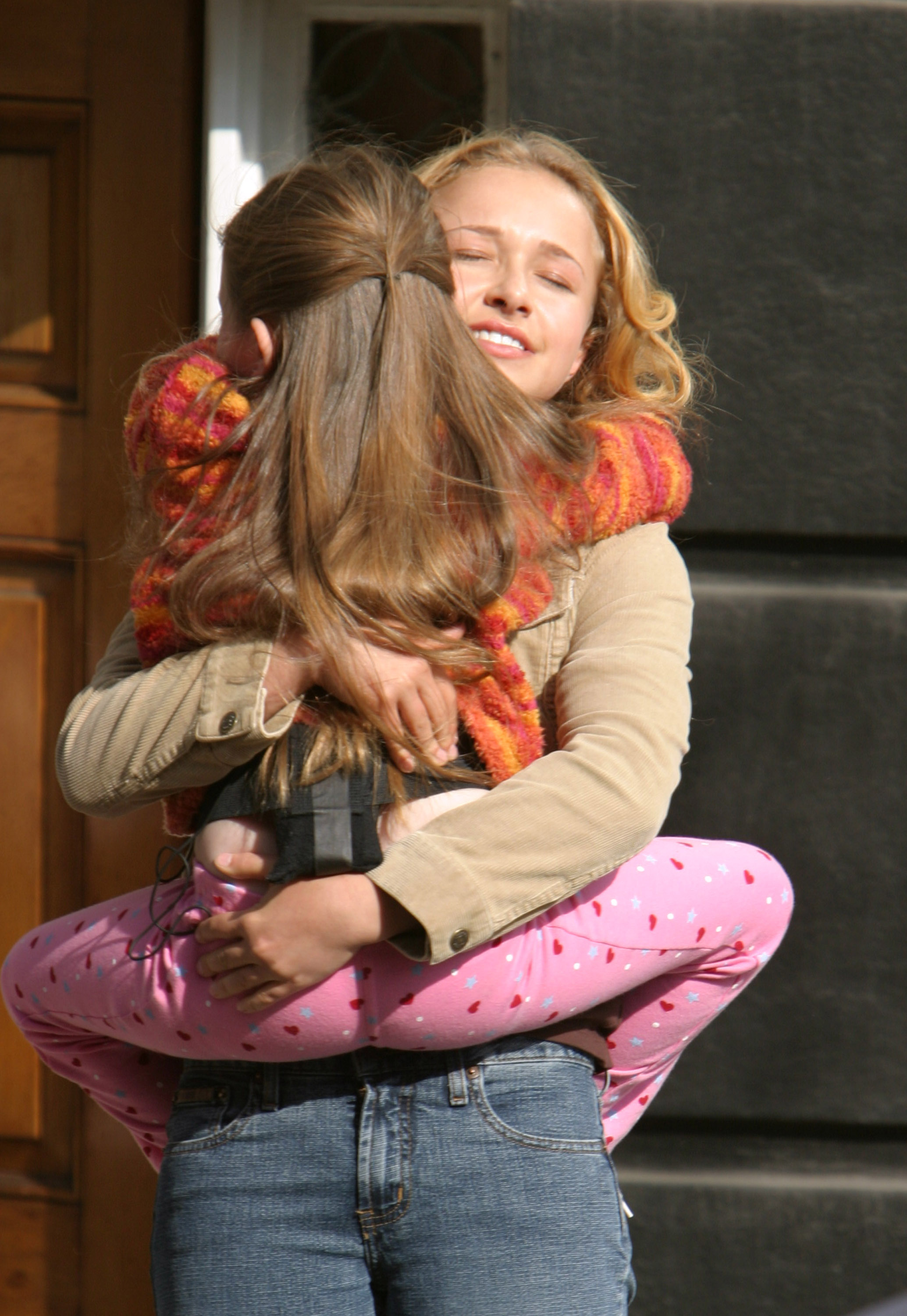 RaisingHelen_OnSet_April2003_28829.jpg