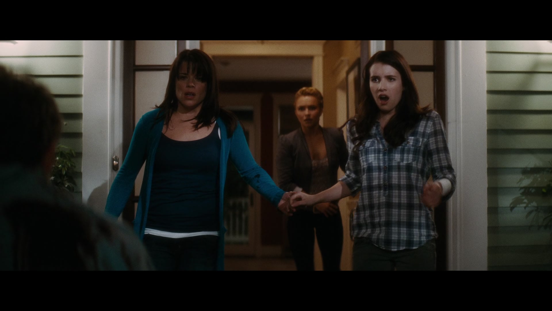 Scream_4_2011_1080p_11459~0.jpg